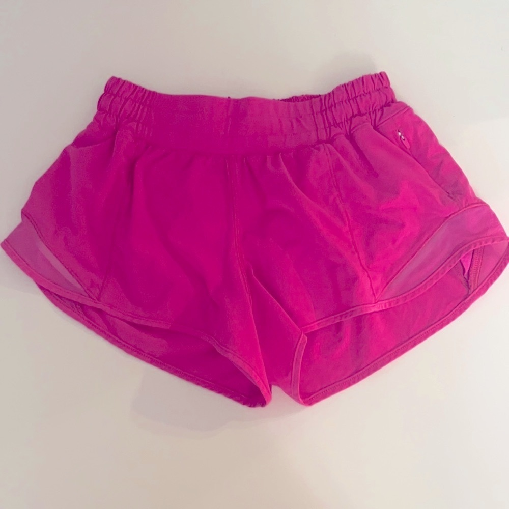 Lululemon Sonic Pink hotty hot shorts 2.5 inch